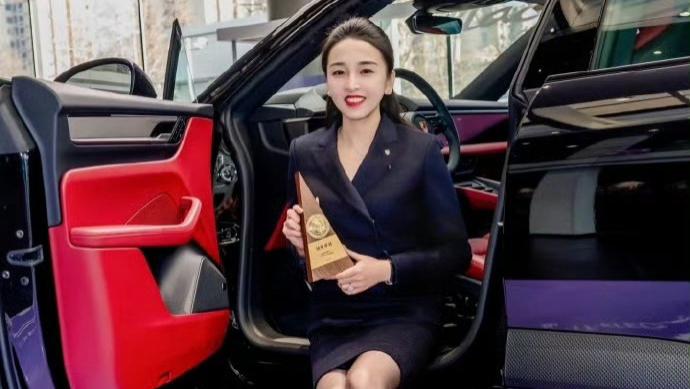 保时捷女销冠称今年有望打破纪录！半年突破100台，太厉害了