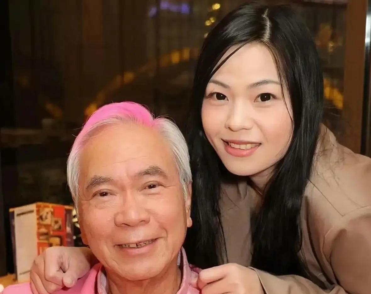 这应该是今天娱乐圈最离谱的瓜了吧？
4月2日，港媒报道74岁的老戏骨李龙基，向正