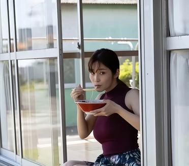 一个人守着家庭，有时会有点孤单，但是更多的是期盼[不高兴]……<br />
<b