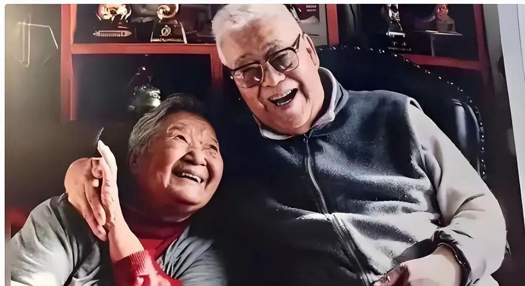于静江评论迪丽热巴引争议











我的天呐！于静江竟然公开评论迪丽