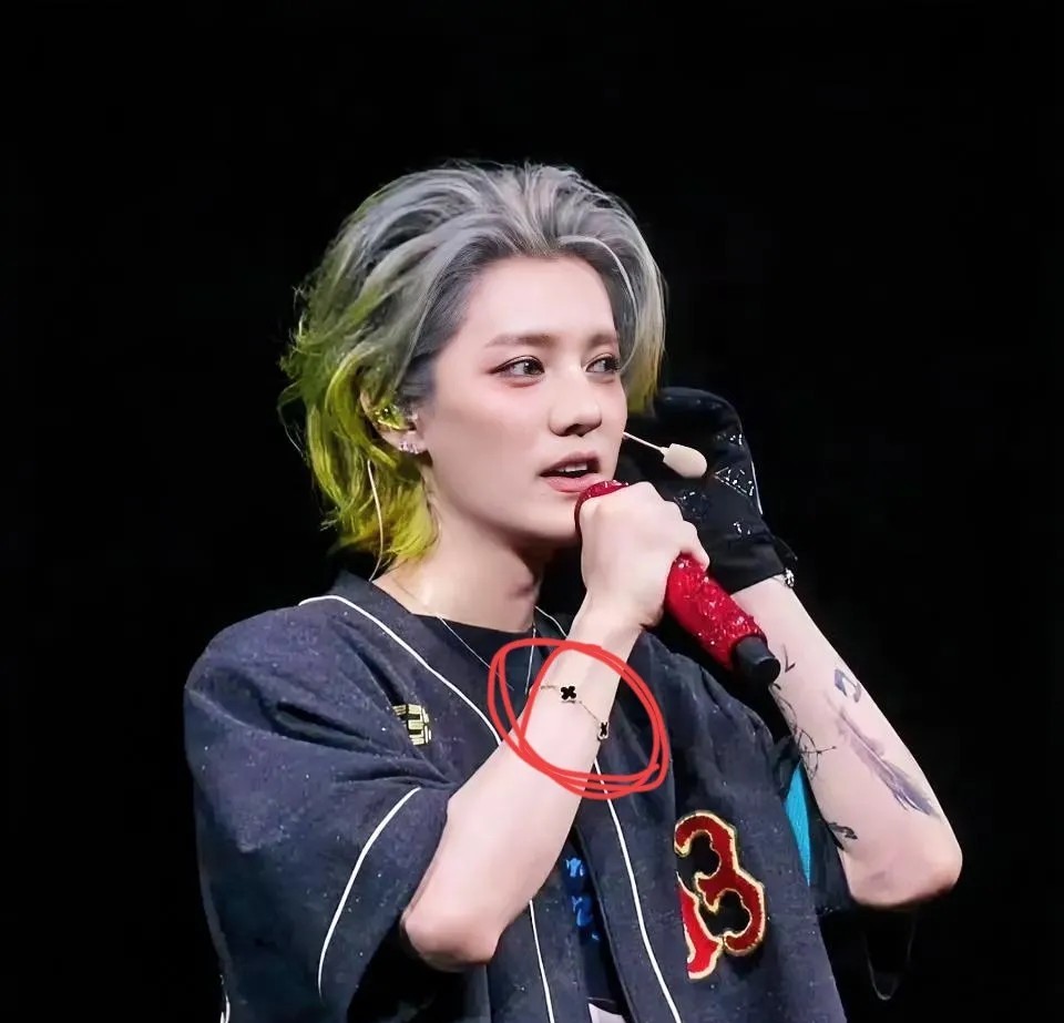 关晓彤和王安宇在白玉兰红毯漫舞
鹿晗却在演唱会说了这样一句话！
太伤感了！他温柔