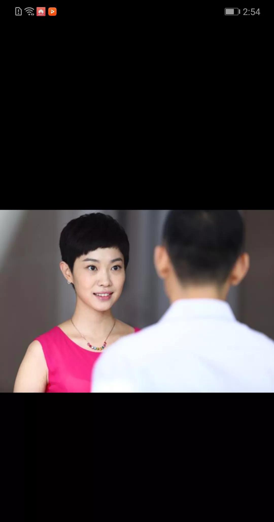 对于《老舅》连续剧中舅妈的扮演者王佳佳我是非常认可的。
舅妈年轻貌美，温婉舒服，