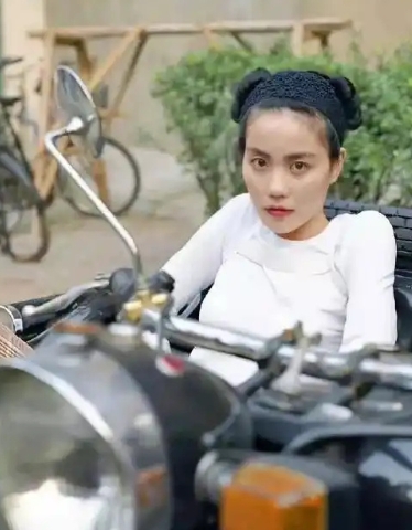 也只有王菲能驾驭这个哪吒头吧？