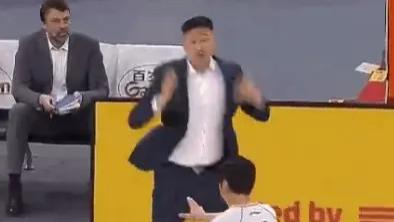 绝杀，2秒绝杀！最刺激季后赛大战！杜锋狂爆粗口