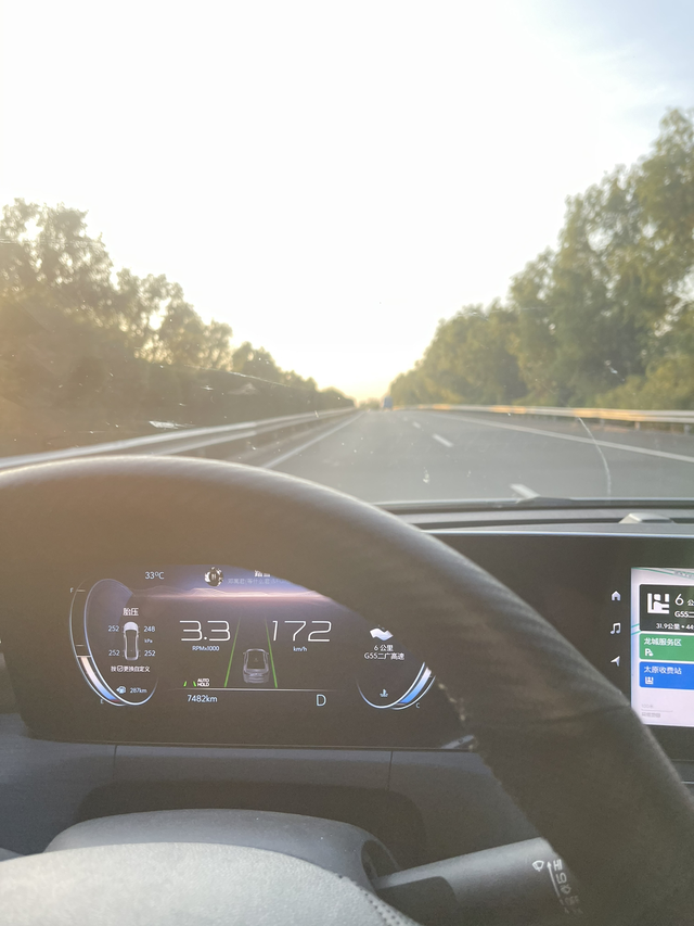 高速路车速
在车少的路段试了一下，跑170还行，没飘的感觉，超那些时速120的就