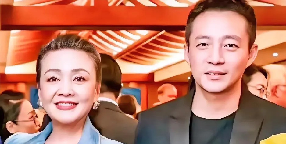 张兰汪小菲靠实力翻身











张兰和汪小菲，这对母子最近可真是火爆