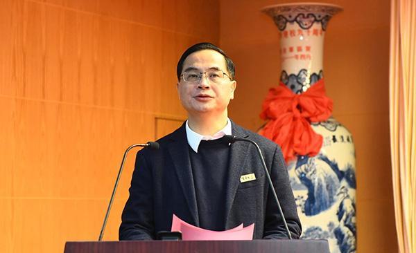 换帅，厦门大学副校长调任集美大学一把手！是法学硕士！
厦门大学又为同省高校输送了