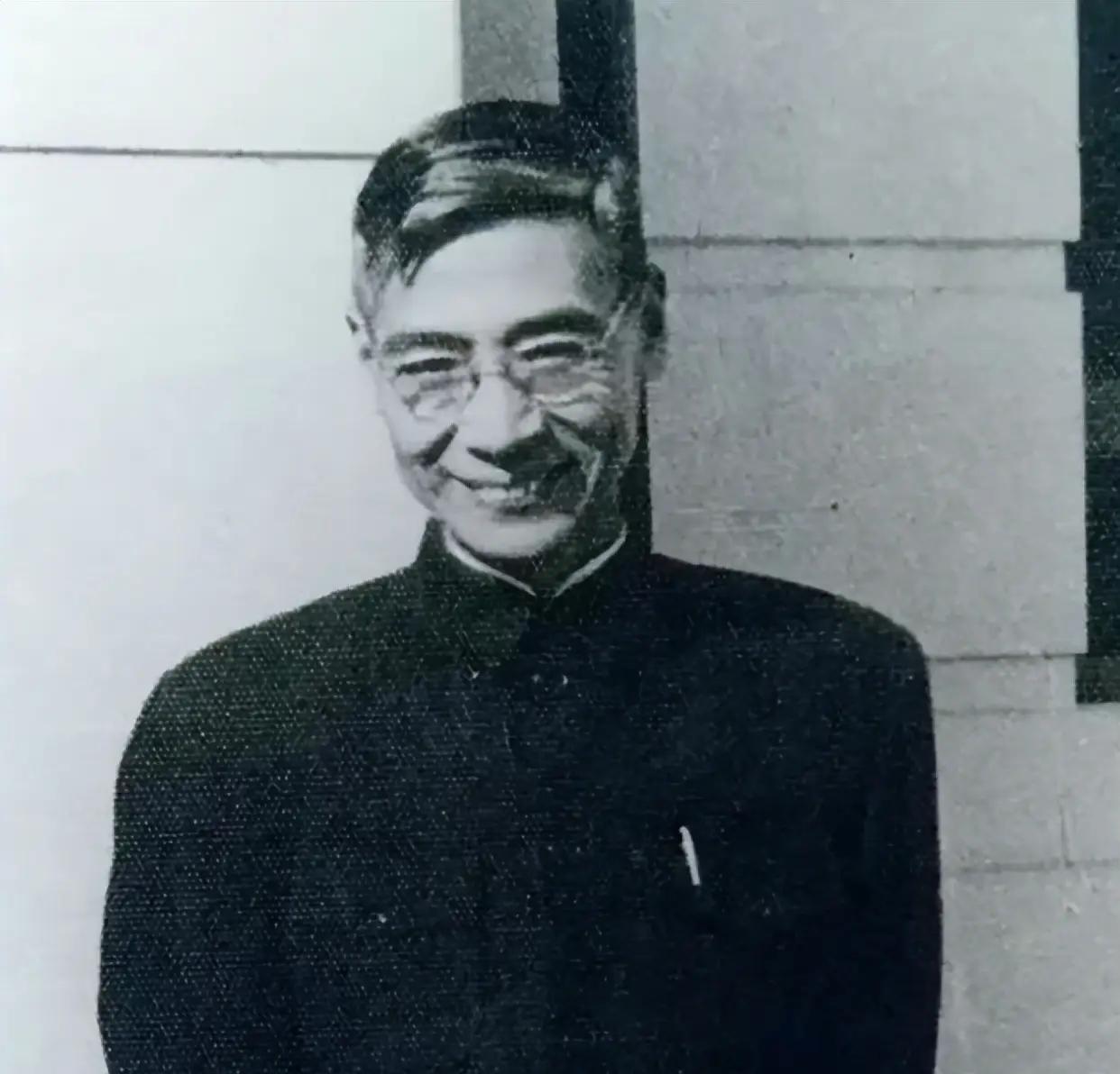 1968年，秘书找到正在接待外宾的周总理，告诉了他一个消息，周总理听后脸色大变，