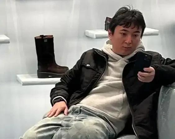 王思聪这个多情的种，偷偷的给前女友慎婕点赞！网友急评：快去艾特一下懒懒，有人追评