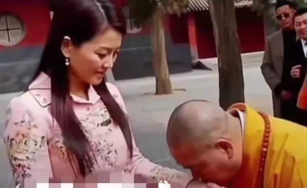 据说是很多女星都找方丈开过光，怎么开？像这样算不算开过？