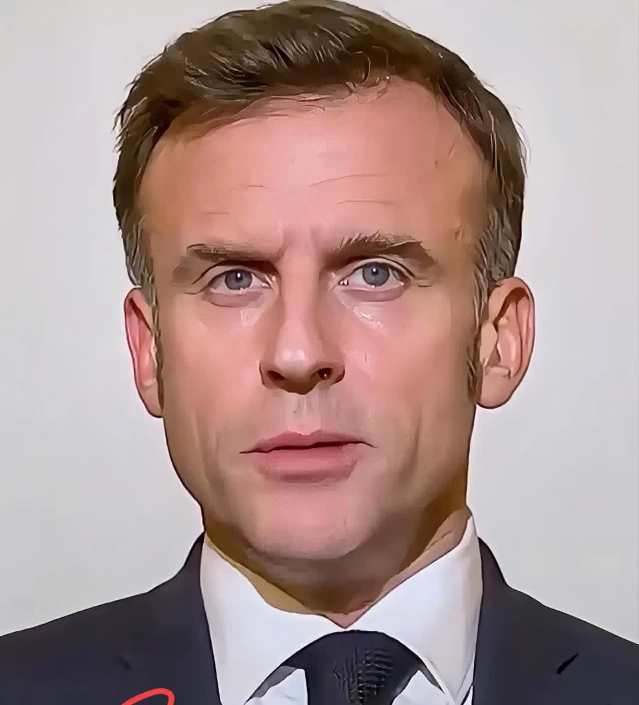 欧盟终于扛不住了！！！

欧盟去年宣布对东大国的电动车征收35%关税，试图通