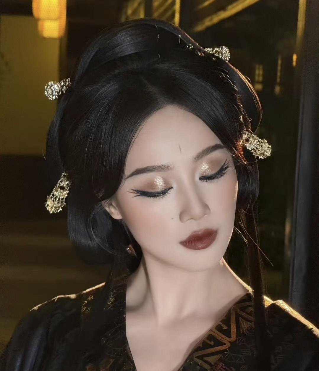 #分享城市新鲜事# 好爱蓝盈莹的眼妆啊，有一种暗黑女的既视感，好期待她演那种腹黑