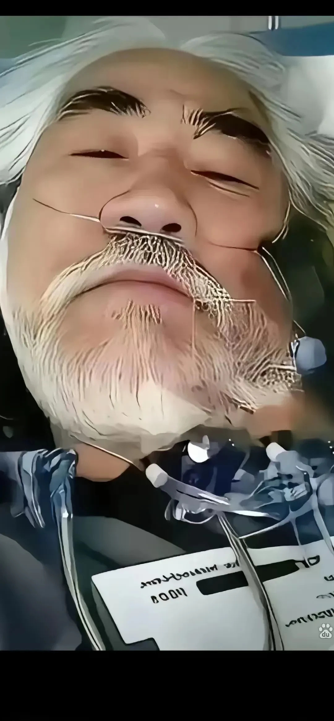张纪中留胡子引争议











我滴个乖乖！张纪中导演这大胡子真是让人