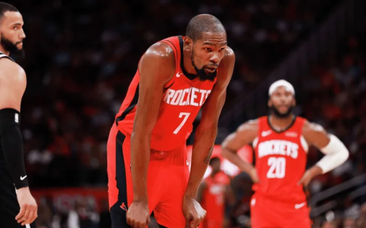 火箭的罚球命中率问题：
自12月1日以来，火箭全队罚球命中率为75.7%，该数据