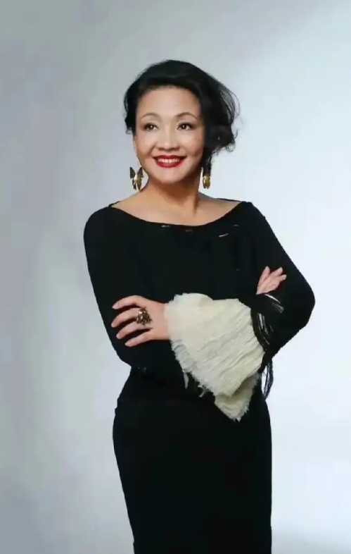张兰的力挽狂澜，让麻六记走上人生巅峰，遍体鳞伤的曾经一点点又赢回来了！
麻六记所