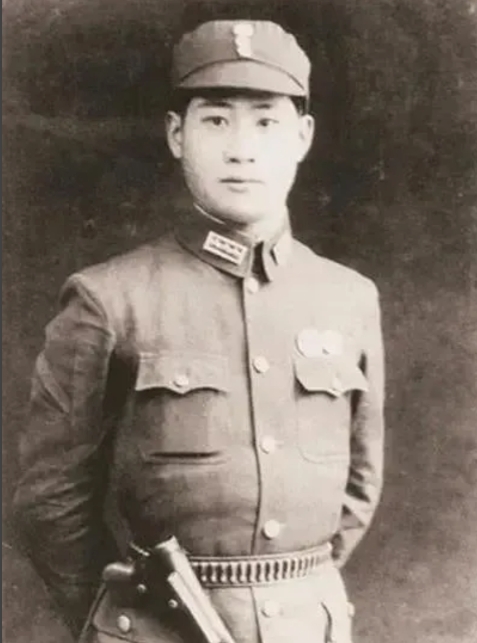 1944 年，远征军连长林正亨在战场上连杀数名日军后，负伤昏迷。伤愈后他想重返部