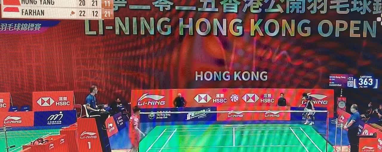 国羽翁泓阳球商堪忧啊！
香港公开赛，翁泓阳对阵印尼法汉，第一局一直领先，一度分