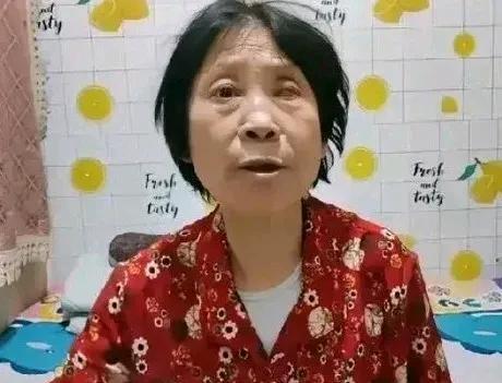 昨晚张斌直播间挑战“黑粉”了，小暴脾气！



张斌的直播，再次掀起了波澜。他公