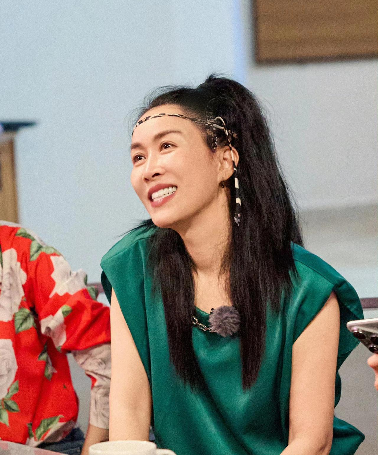 塌房了，那英老公孟桐居然被曝出轨，不是公认的模范夫妻吗？
双方均未作出回应，但这