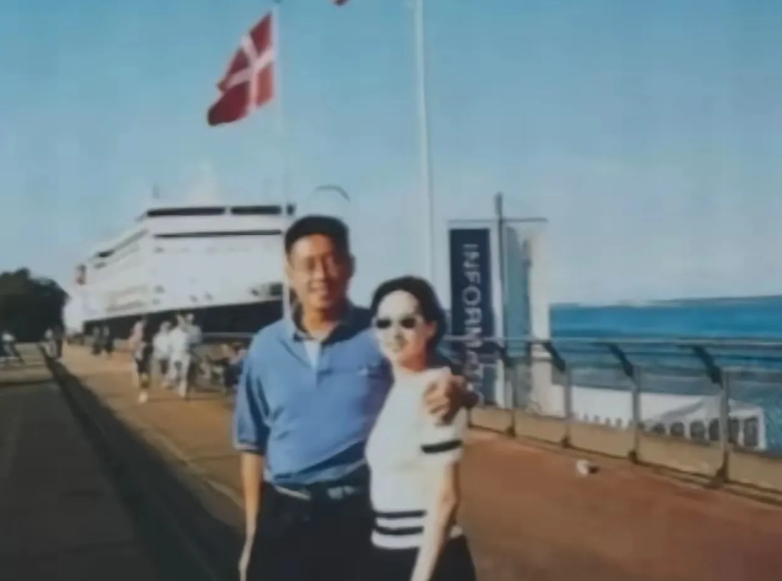 何超琼和许晋亨每年都会去外地旅游几次来增进感情，说他俩没感情我不信。两人门当户对