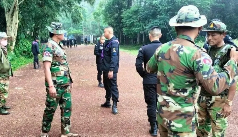 泰国军队派人进入柬埔寨领土，试图设立佛像，之后遭柬埔寨军队阻止，引发短暂对峙！7