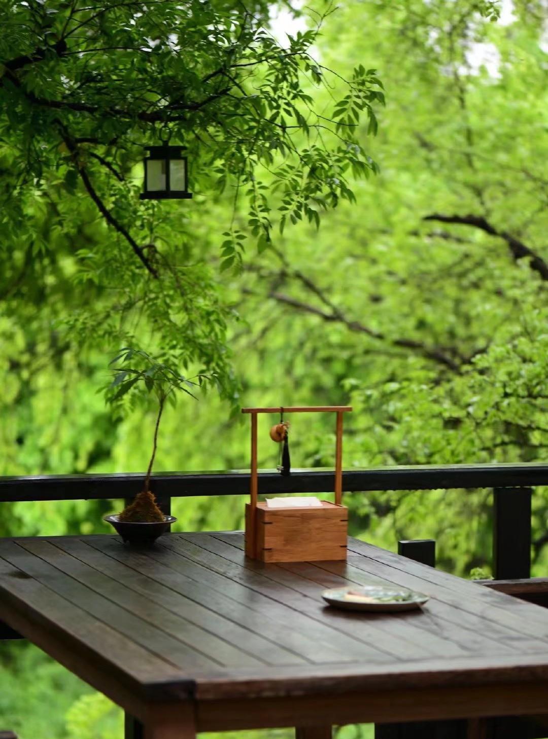 一段非常现实的话：“当你接触的人越多，就会发现：能认栽、懂示弱、会后撤、不动声色