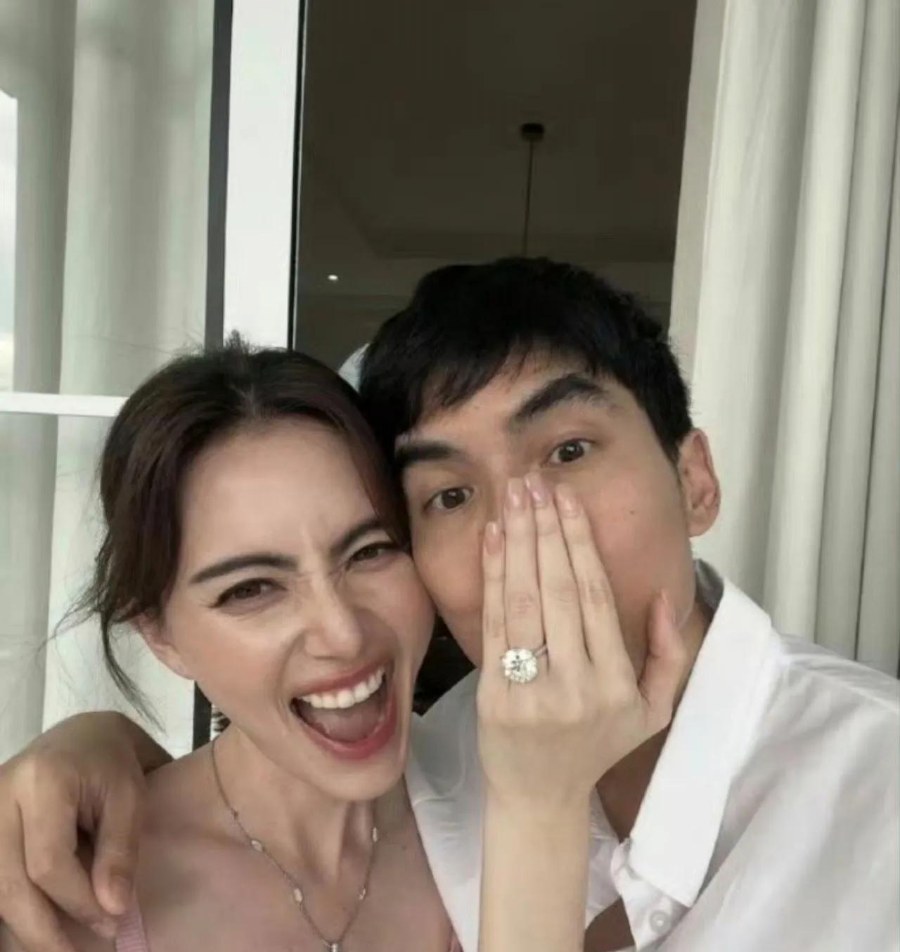 看这男的这样子。。。额