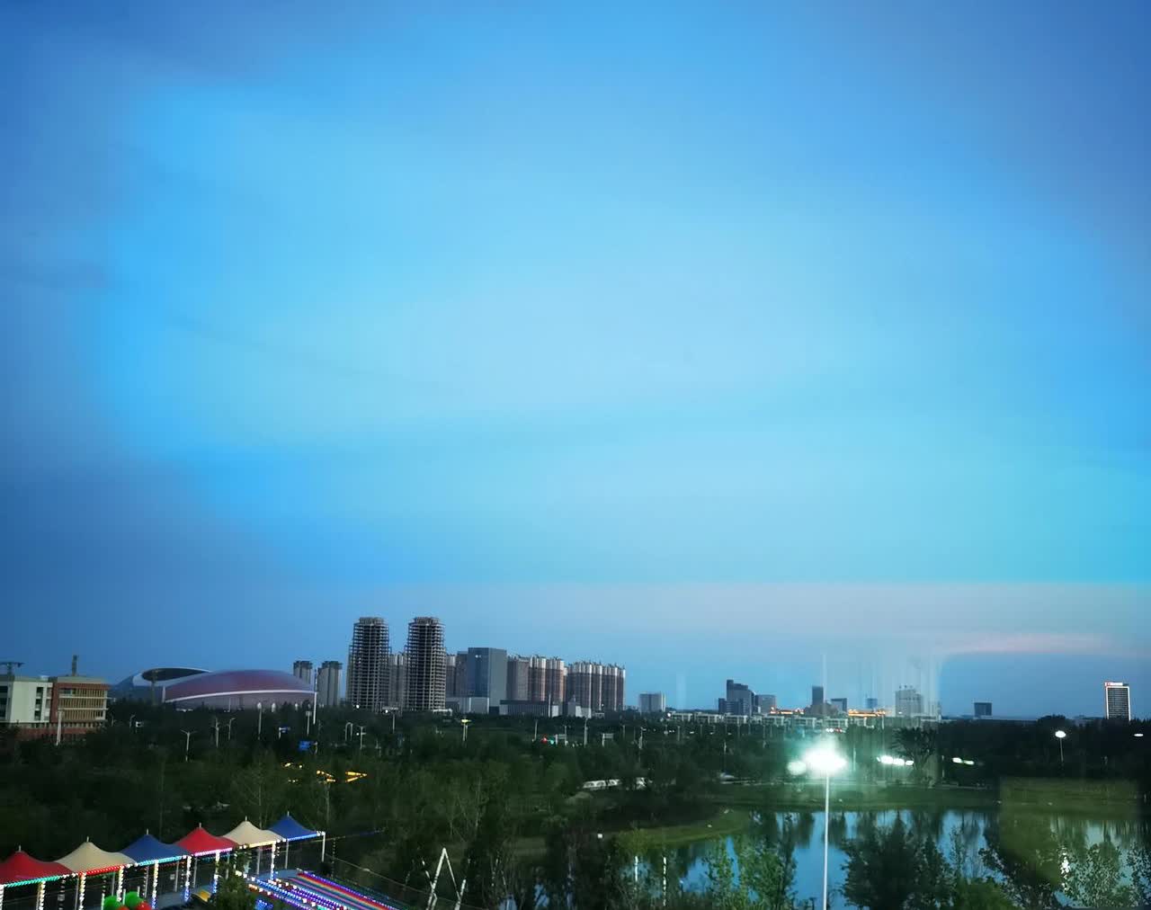 这好傻啊！

干嘛这样折磨自己呢？

俩口子50岁左右，丈夫大男子主义，