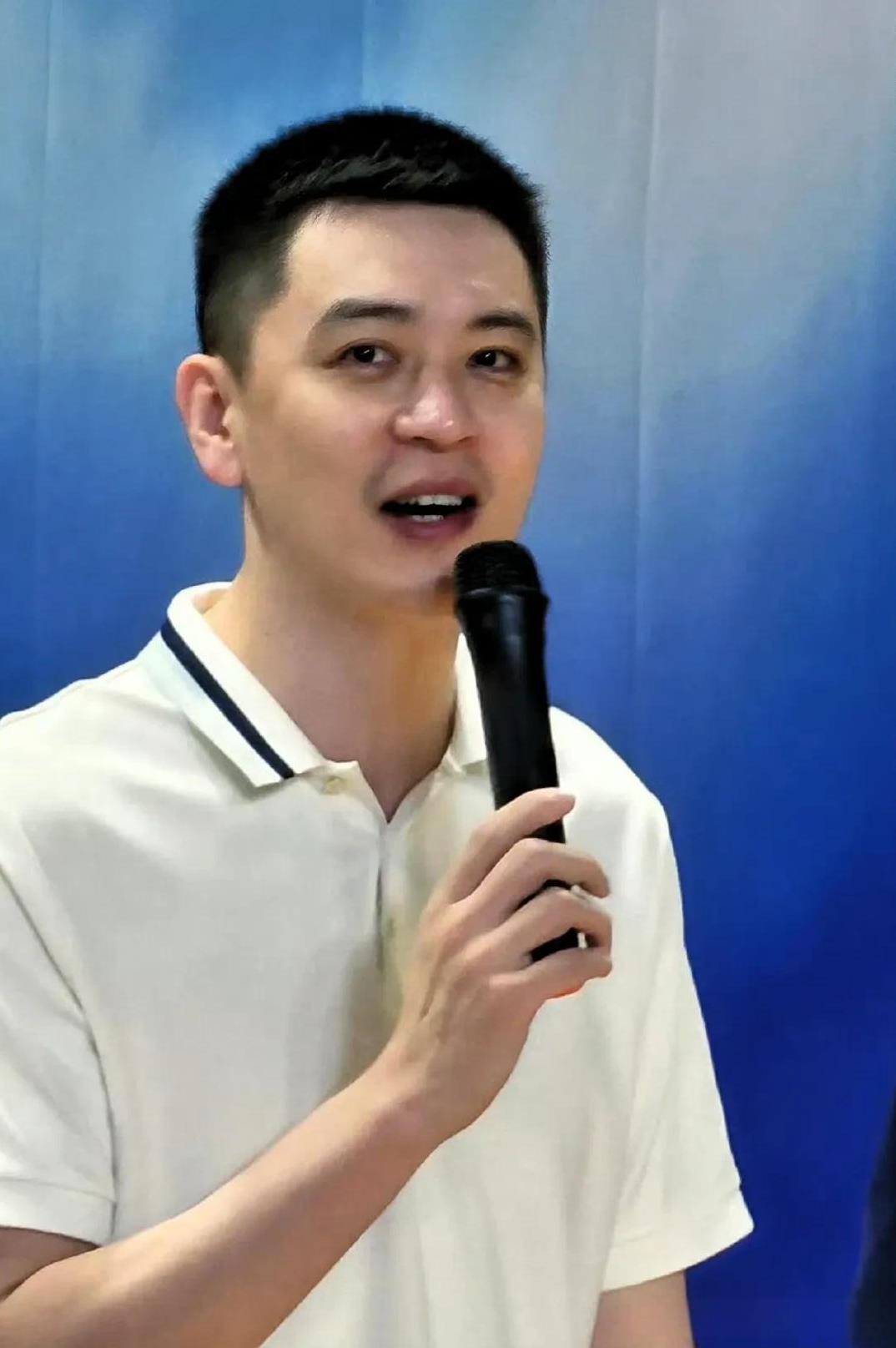 杨鸣转忧为喜！辽篮张峻豪黄秋实被禁赛后，有新安排，多位媒体人透露：欧洲球队感兴趣