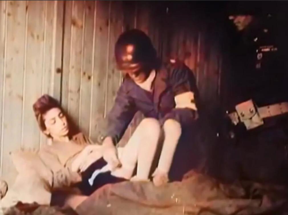 这是二战集中营中，犹太女人被纳粹摧残的真实照片，曾被纳粹余党极力隐藏60年，直到