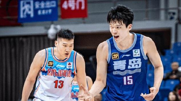 NBA级别！独砍22+15打爆新疆三塔，球迷：这脑子不打NBA可惜了