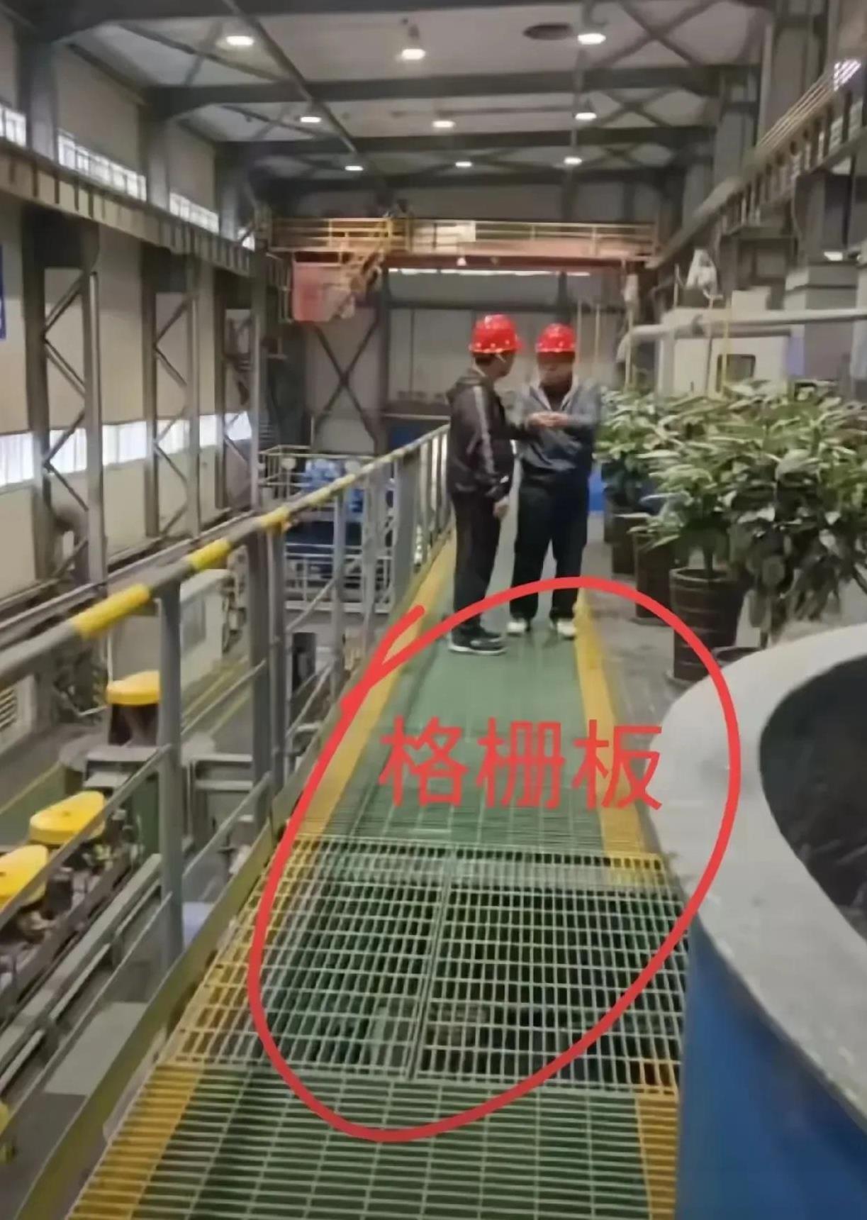 确实不该，令人痛心，6名东北大学学生，就这样失去了生命。
中国黄金集团是央视，各