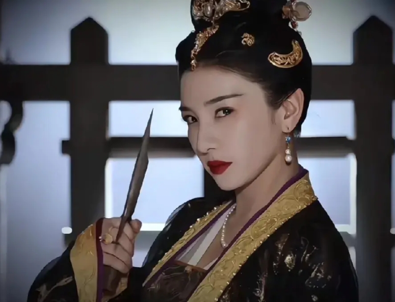 自从黄奕离婚以后，他的事业一落千丈！
黄奕曾说，自己有七年没有戏可拍，但在这段时