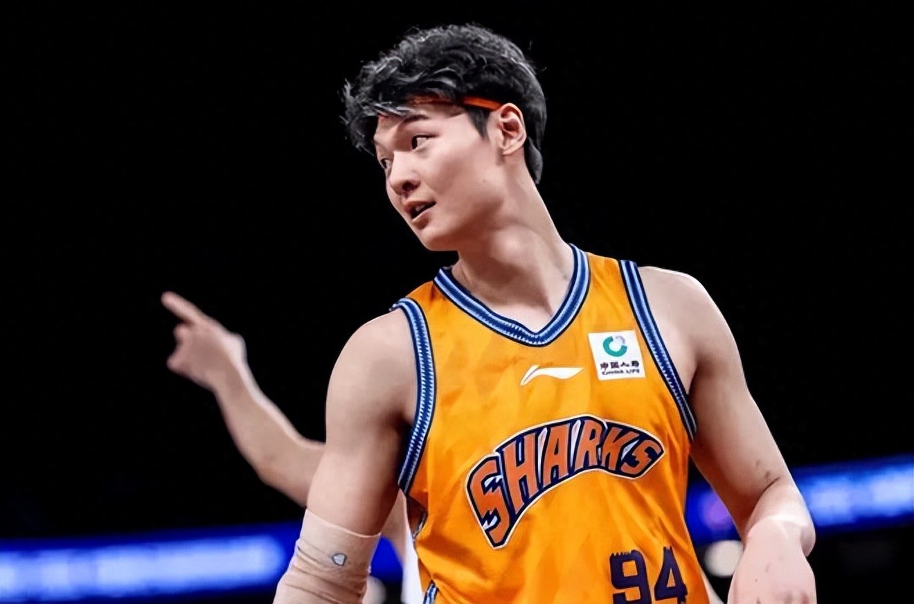 王哲林突破10000分大关 逆风翻盘赛后真情流露