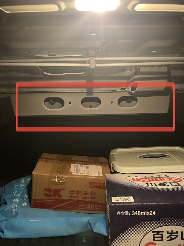 威朗现在减配无底线了
看别人的后备有一个小饰板，发现我的竟然没有，难怪看着这么别