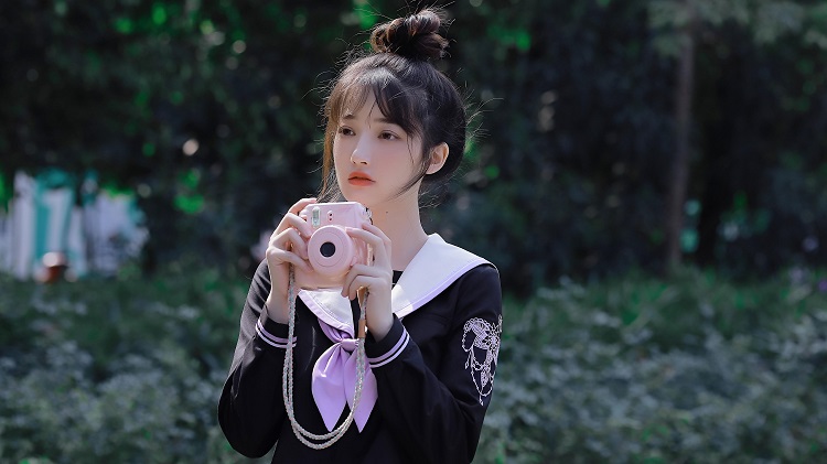 中年女人，早就不信“我会对你好”这种空头承诺，她们只看你为她做了什么。
因此，男