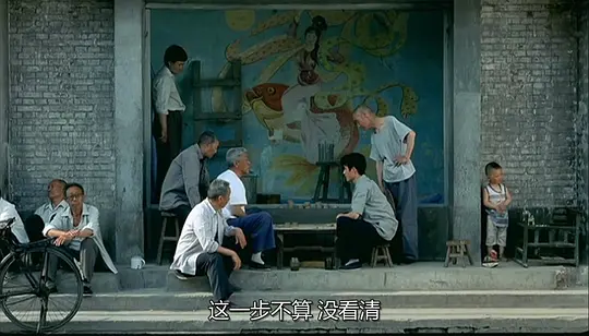    《孔雀》这电影看得我心惊肉跳，是那种跟剧中人物同病相怜的抽疼，电影中的一些