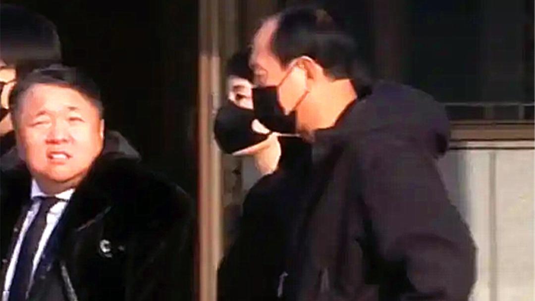 罗晋父亲的告别仪式上，唐嫣和父母都来了，谣言不攻自破，20个字总结罗父一生