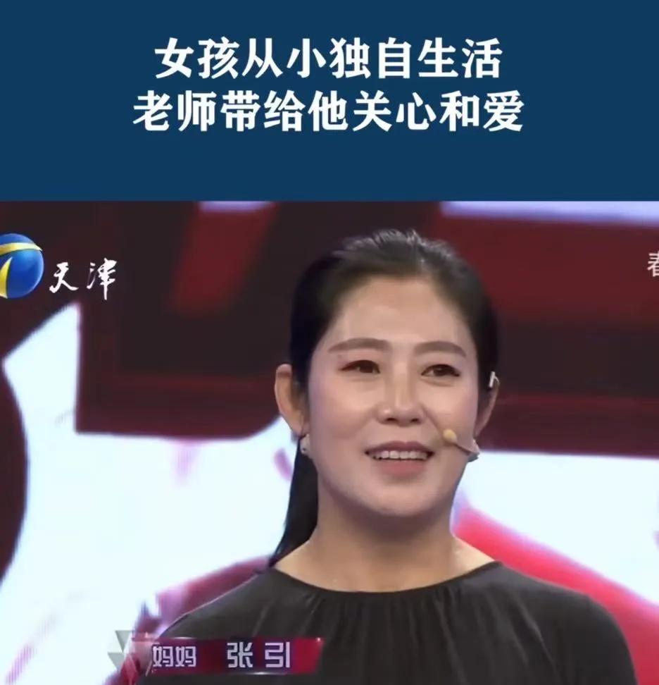 2010年，吉林长春，一女老师在课间操时，看到一个 6 岁女孩穿的衣服又脏又破，
