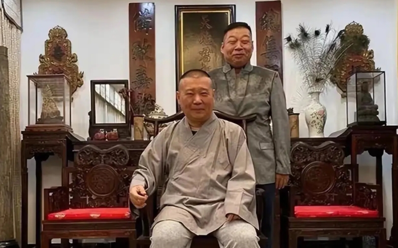 郭德纲弟子李鹤彪，替师父出头，怒怼5个人。

李鹤彪是德云社的相声演员，是郭德纲