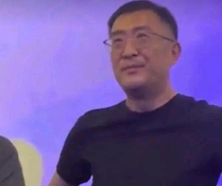 申花老总在活动中表示申花如果夺冠将借最大的厅来庆祝？大厅？这让球迷有些不明白，那