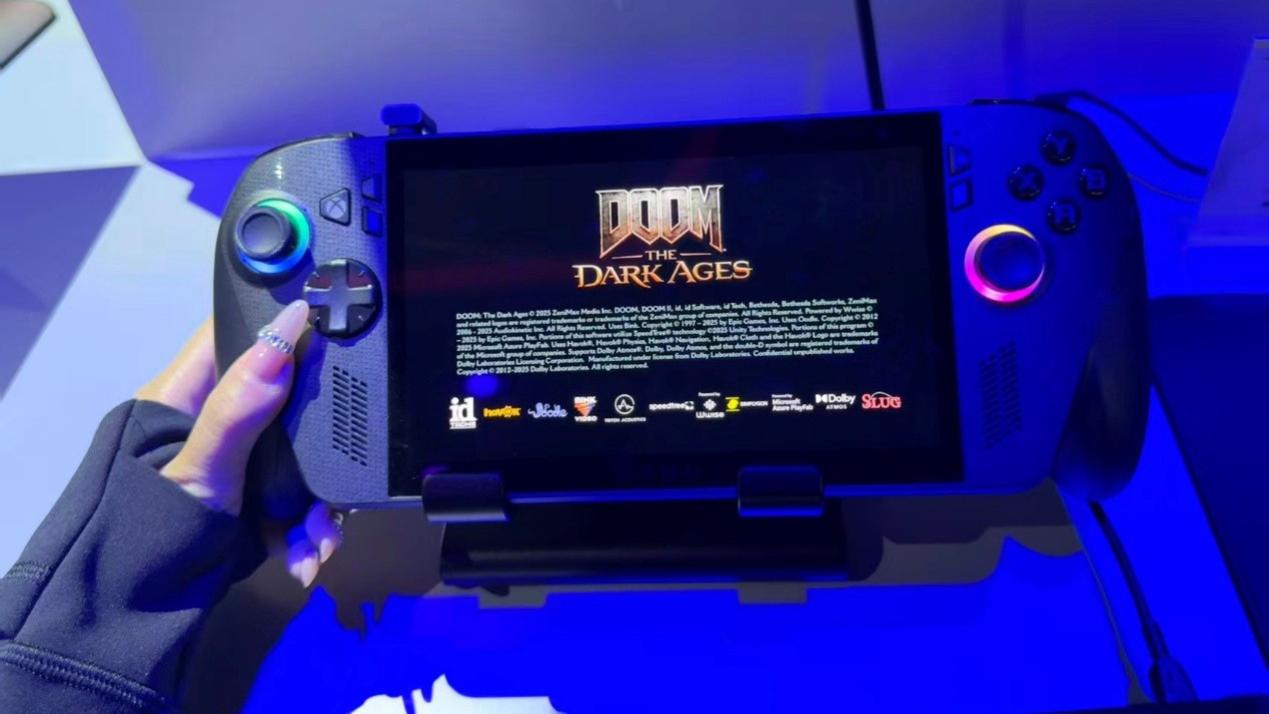 移动游戏新标杆！与XBOX纯血联合ROG XBOX掌机X发布6499元正式开售