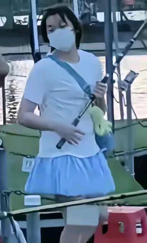 为啥总拿全红婵的发胖说事儿呢？这不是正常的身体发育吗？女孩子到了青春期身体必然会