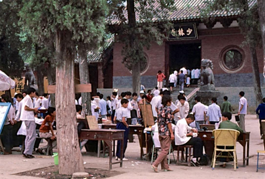 80年代美国人拍摄的少林寺：这才是少林寺当初样子，但商业味渐浓
少林寺自清朝后期