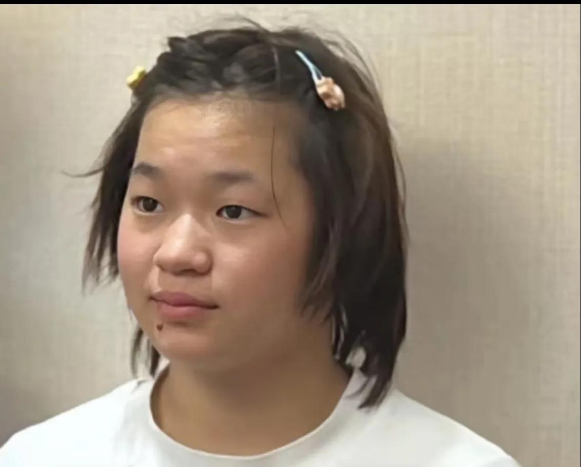 全红婵立即退役，应该是她唯一的明智之选。
她已经得了两届奥运冠军，这两枚金牌足以