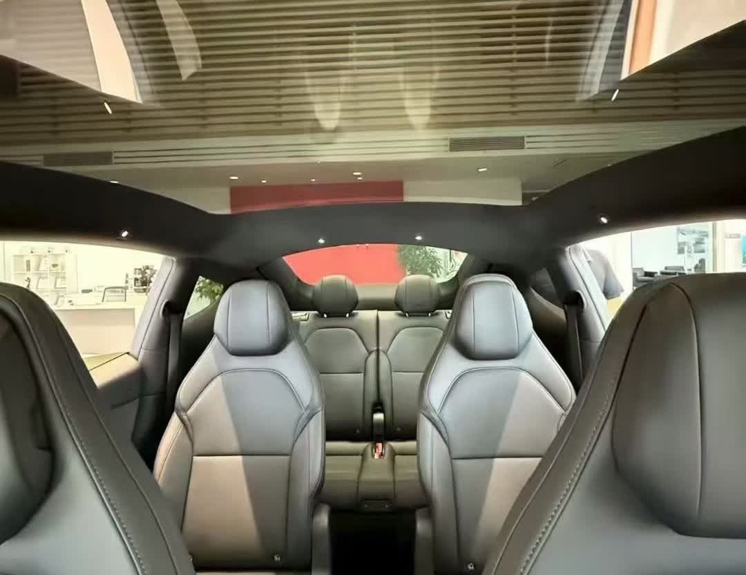 作为月薪5000的普通人，我觉得特斯拉Model Y L在不少方面都挺有吸引力。