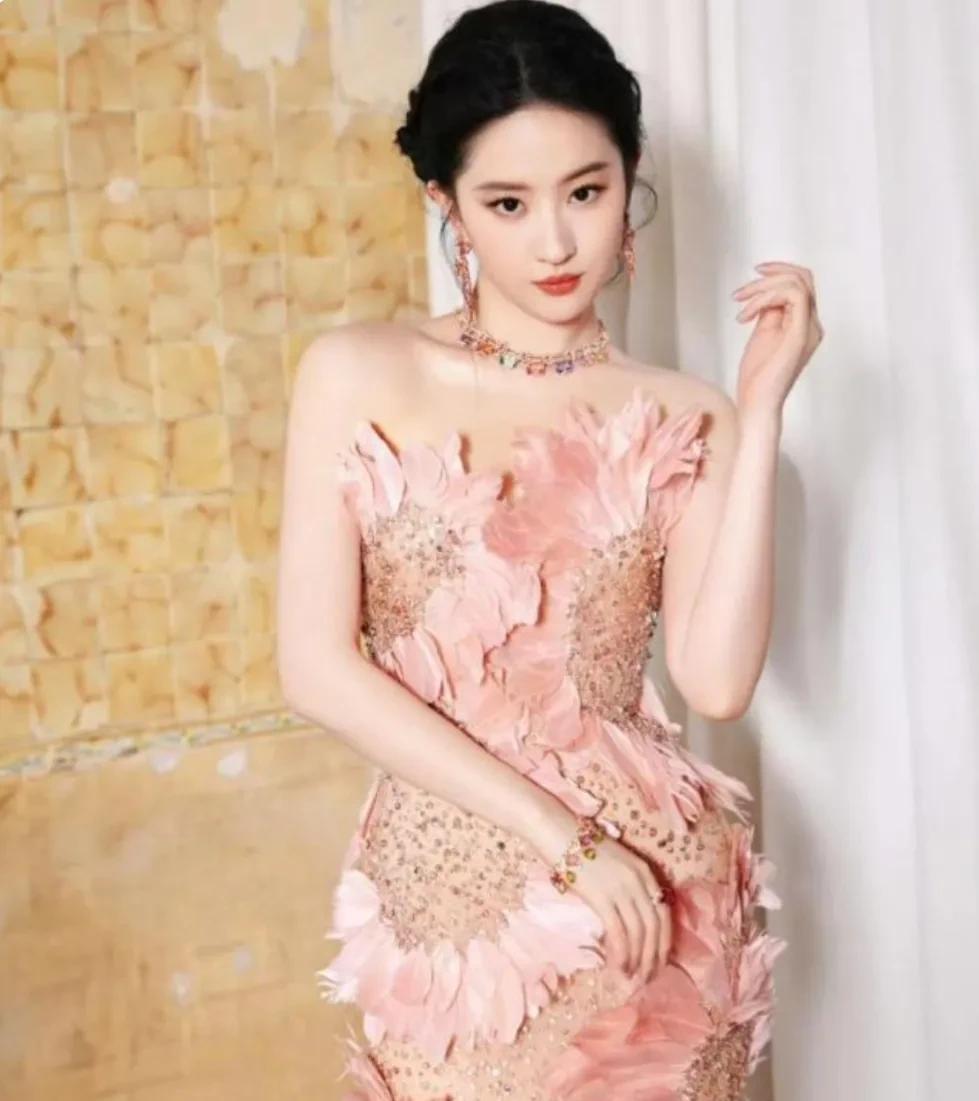 刘亦菲，引发热议！
3月20日，刘亦菲突然登上热搜榜！这次不是因为为新剧官宣站台