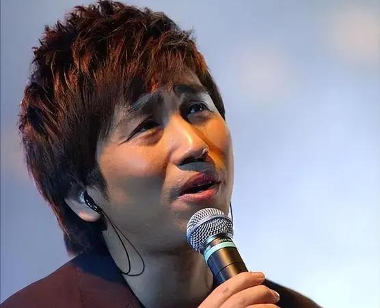 百字文：
沙宝亮在《藏海传》中首次挑战古装反派褚怀明，表现惊艳。他以低沉嗓音与凌
