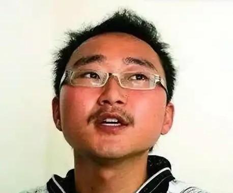 2009年，四川一名考生高考作文的字迹无人能认，被请来的专家费力辨认后发现，内容
