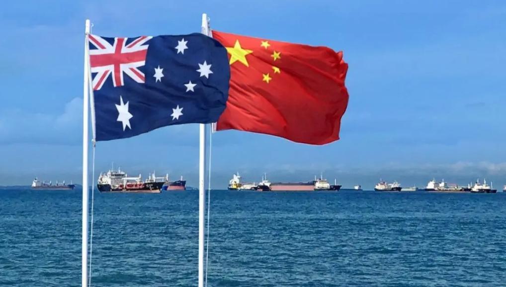中国海军塔斯曼海实弹演习震动澳洲！当055型驱逐舰编队在距离悉尼150海里的公海